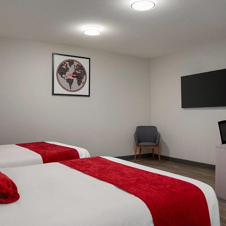 Ramada By Wyndham West Edmonton Hotel & Suites 外观 照片