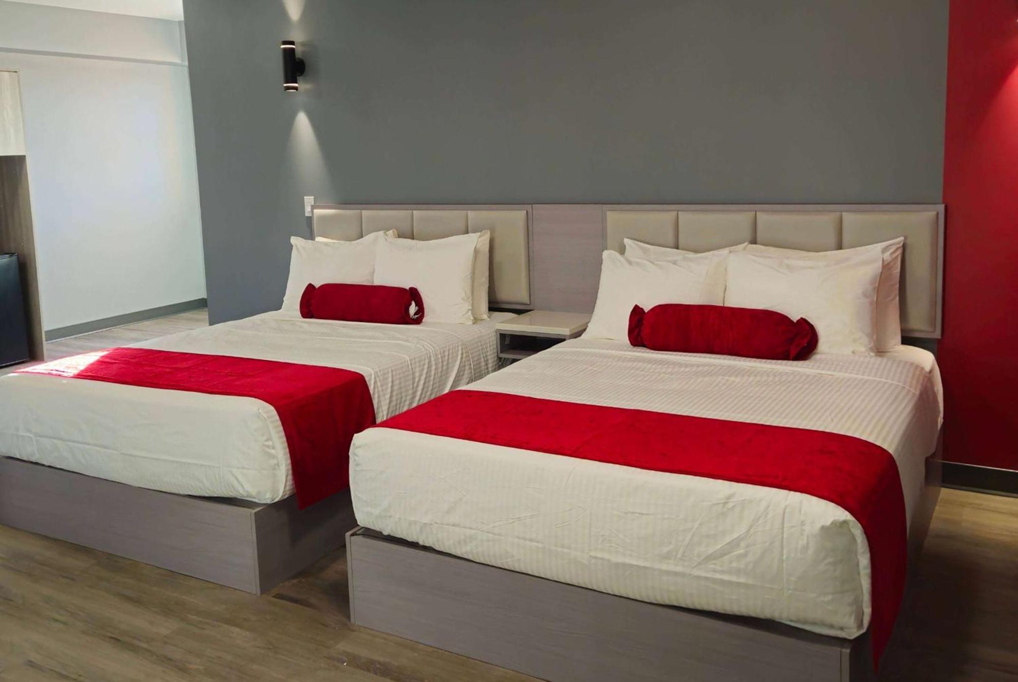 Ramada By Wyndham West Edmonton Hotel & Suites 外观 照片