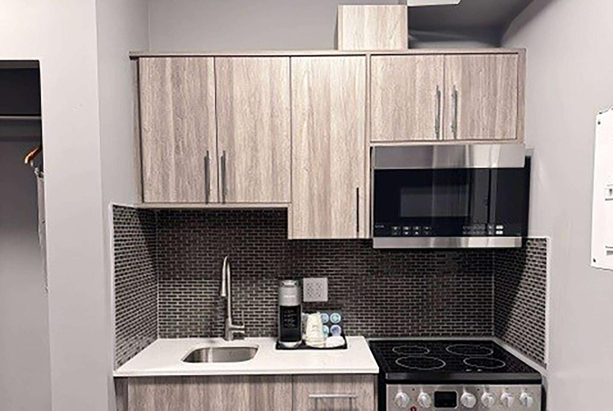 Ramada By Wyndham West Edmonton Hotel & Suites 外观 照片