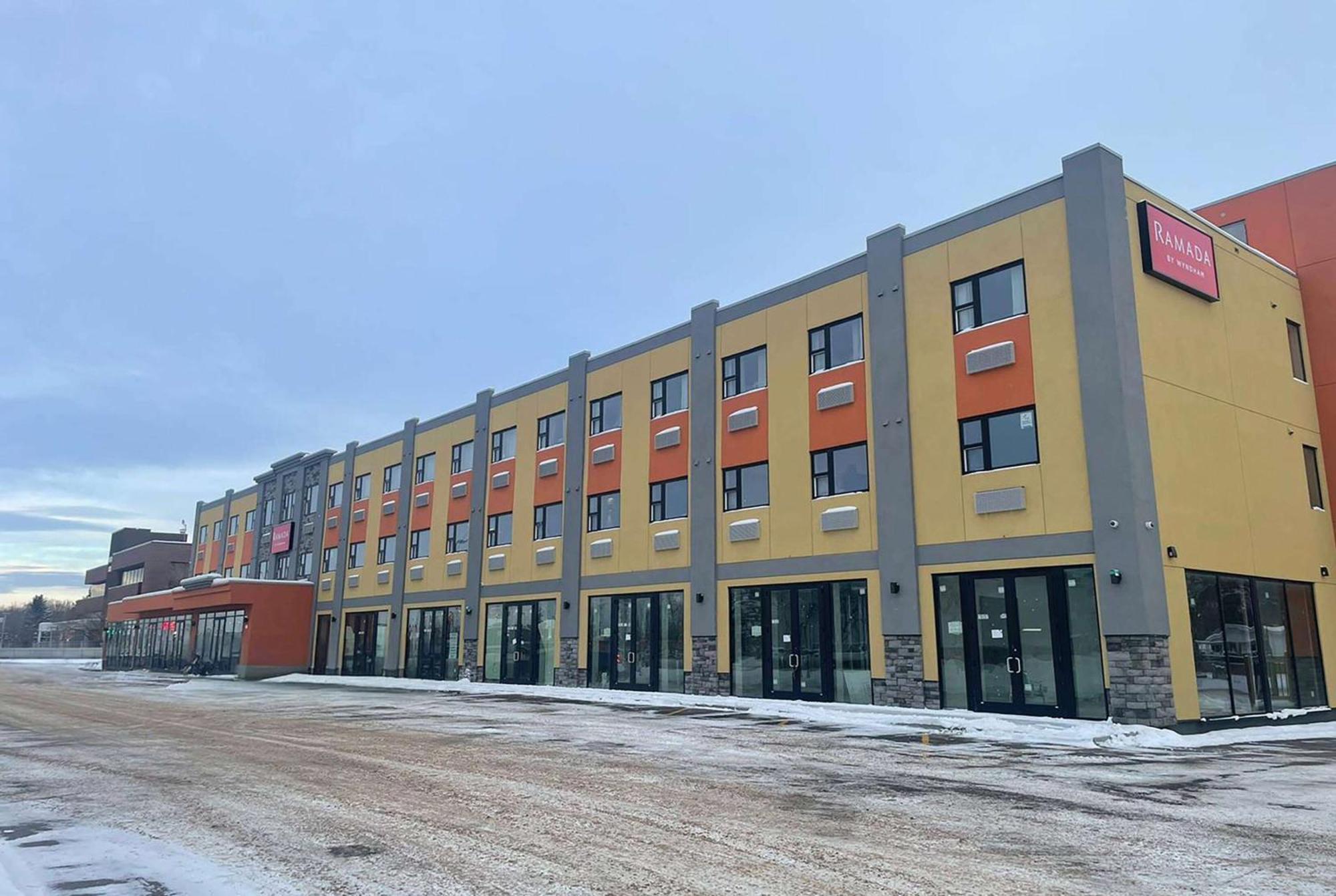 Ramada By Wyndham West Edmonton Hotel & Suites 外观 照片