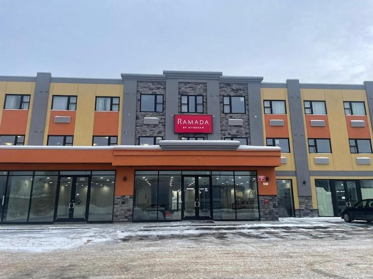 Ramada By Wyndham West Edmonton Hotel & Suites 外观 照片