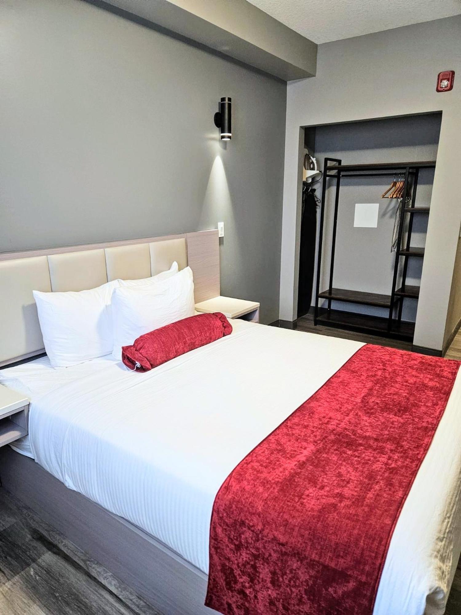 Ramada By Wyndham West Edmonton Hotel & Suites 外观 照片