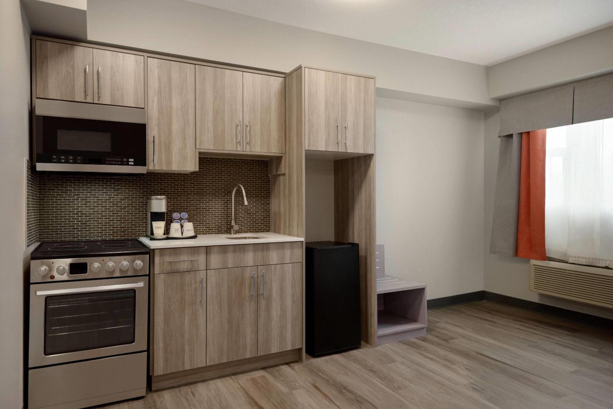 Ramada By Wyndham West Edmonton Hotel & Suites 外观 照片