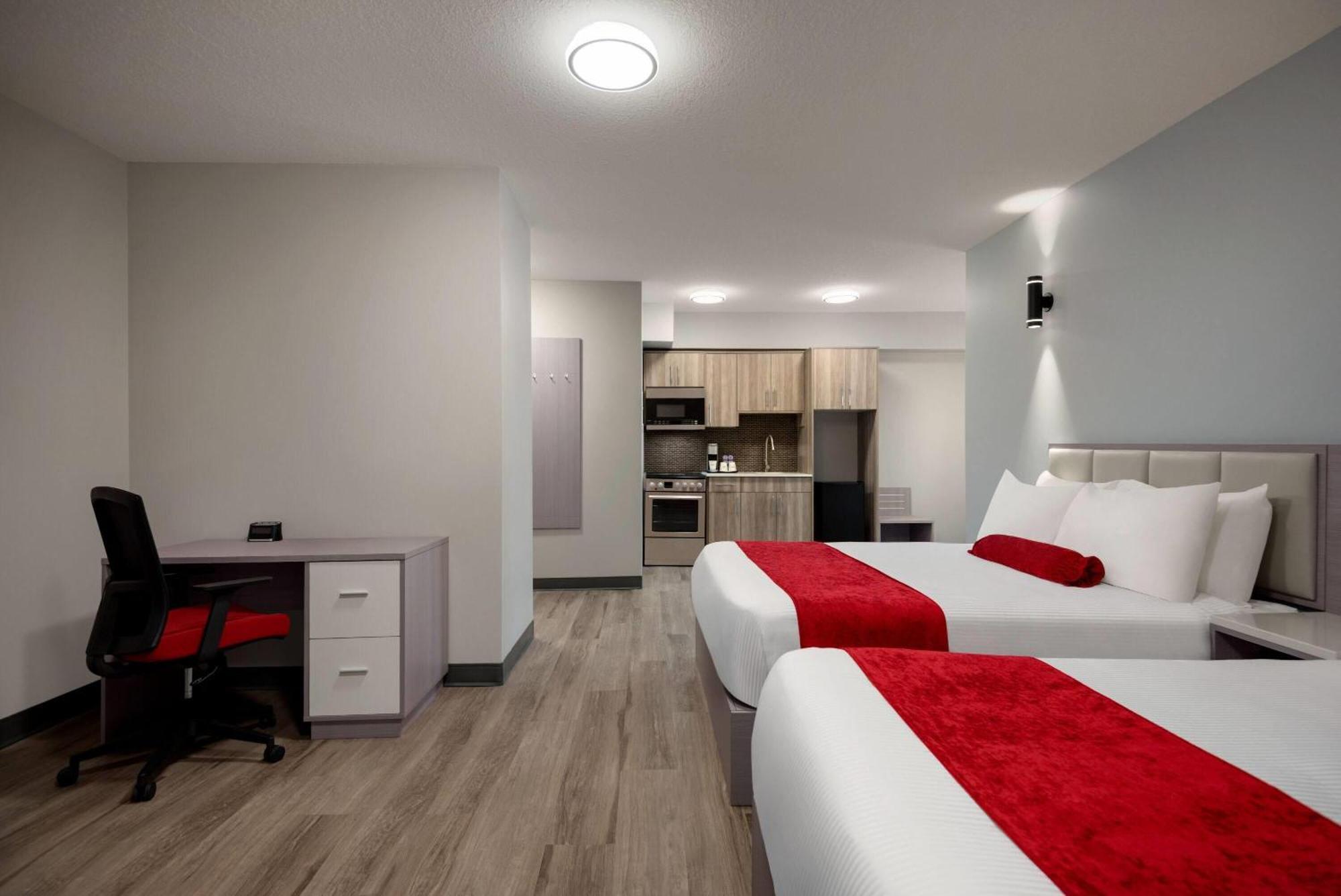 Ramada By Wyndham West Edmonton Hotel & Suites 外观 照片