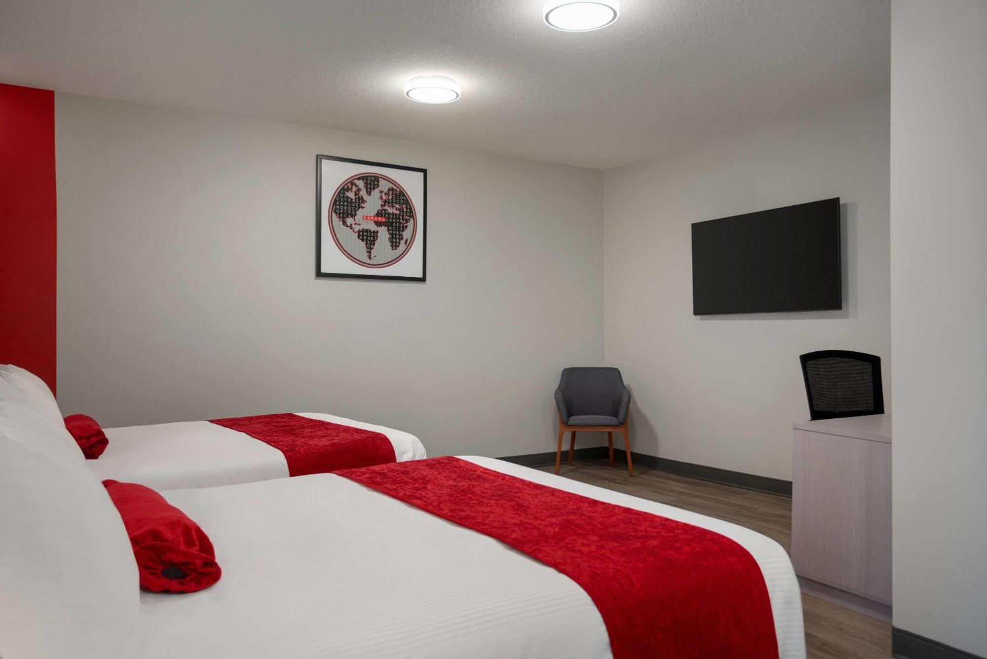 Ramada By Wyndham West Edmonton Hotel & Suites 外观 照片