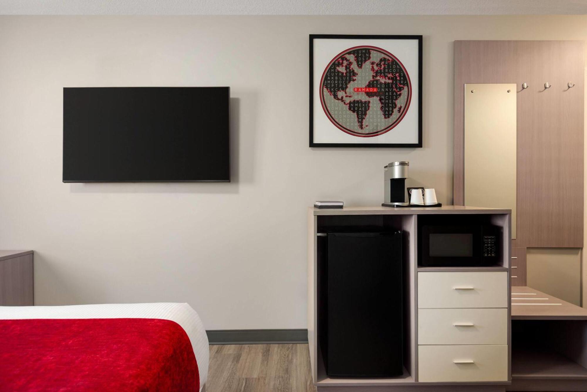Ramada By Wyndham West Edmonton Hotel & Suites 外观 照片