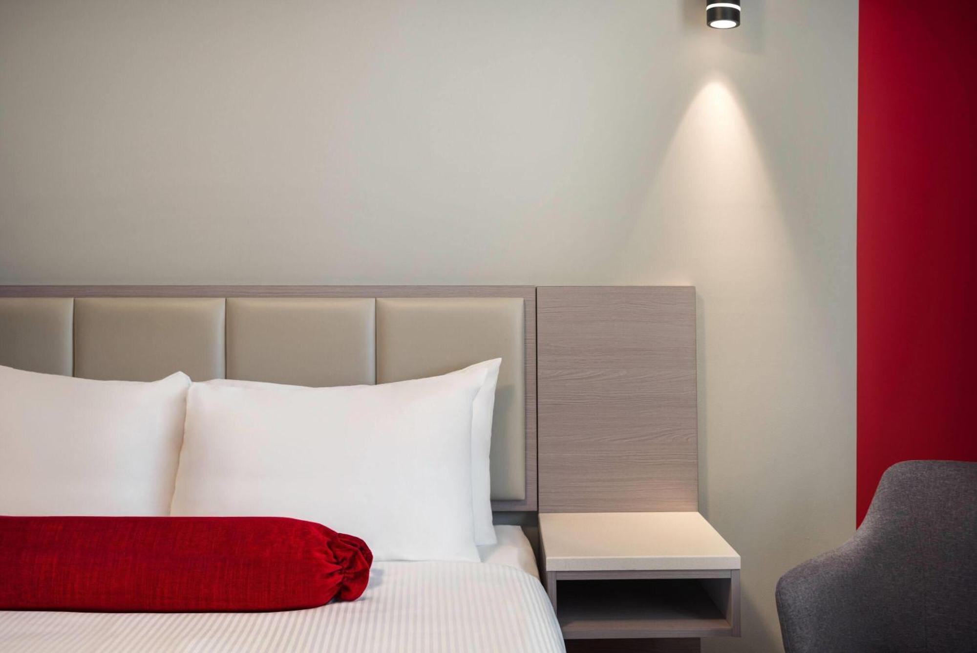 Ramada By Wyndham West Edmonton Hotel & Suites 外观 照片