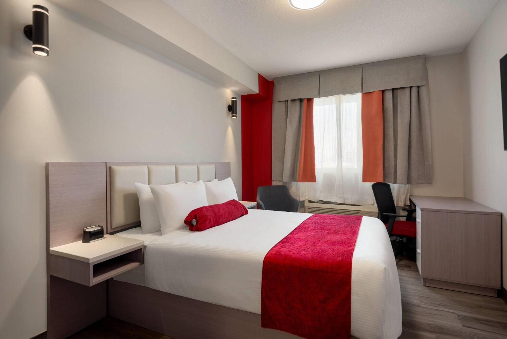 Ramada By Wyndham West Edmonton Hotel & Suites 外观 照片