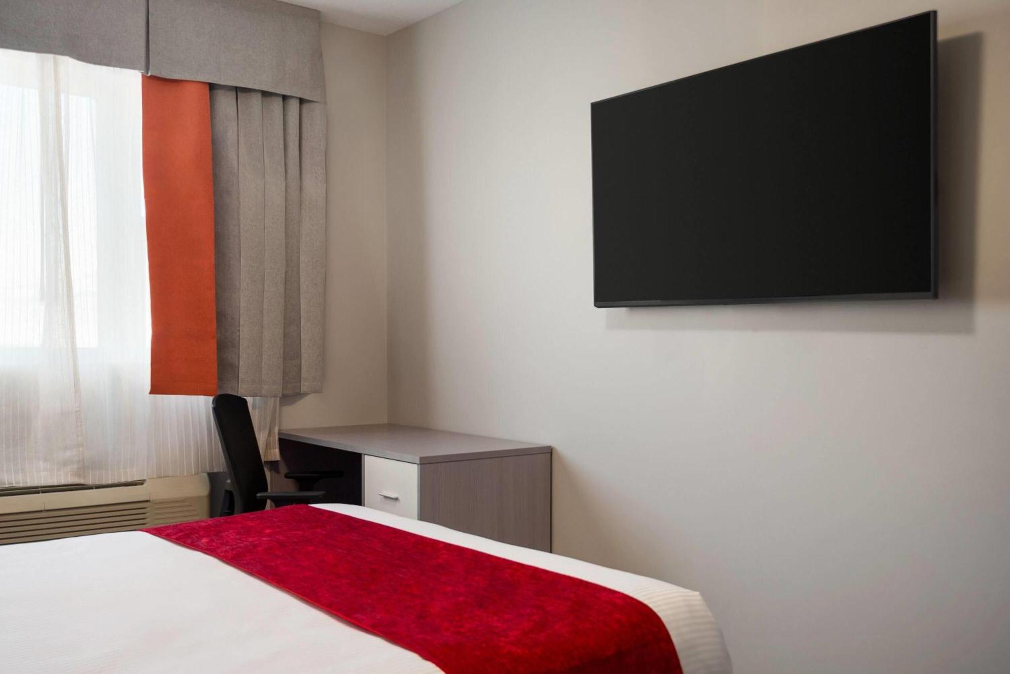 Ramada By Wyndham West Edmonton Hotel & Suites 外观 照片