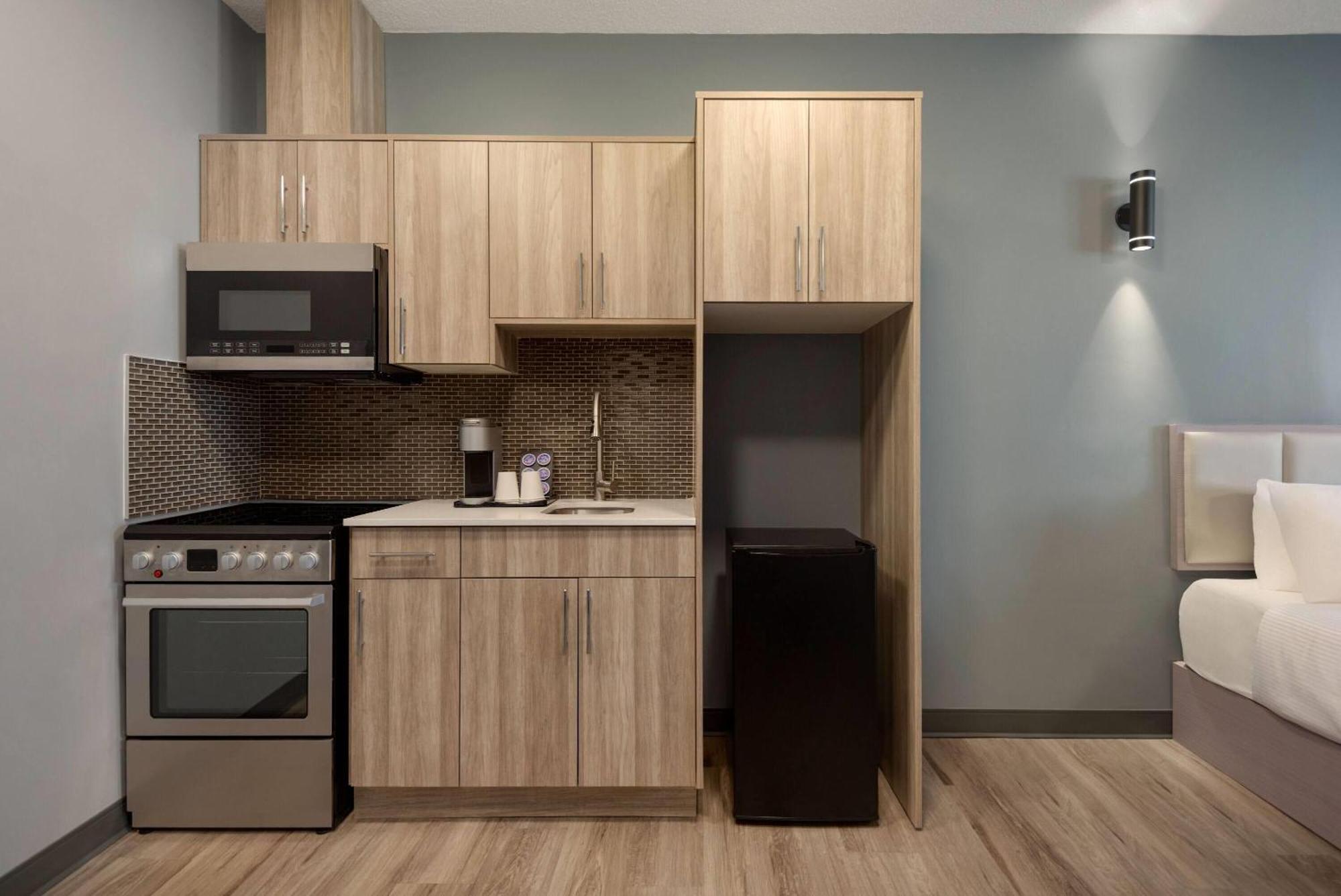 Ramada By Wyndham West Edmonton Hotel & Suites 外观 照片