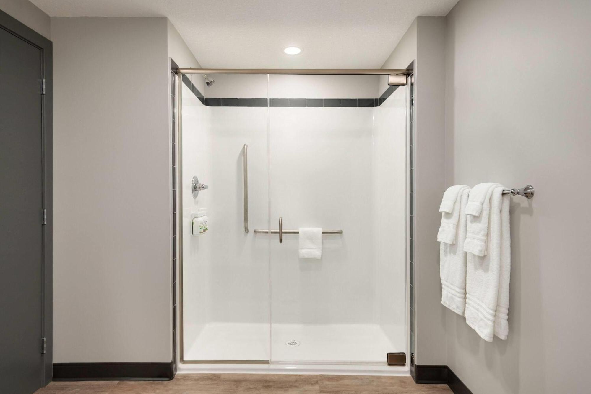 Ramada By Wyndham West Edmonton Hotel & Suites 外观 照片