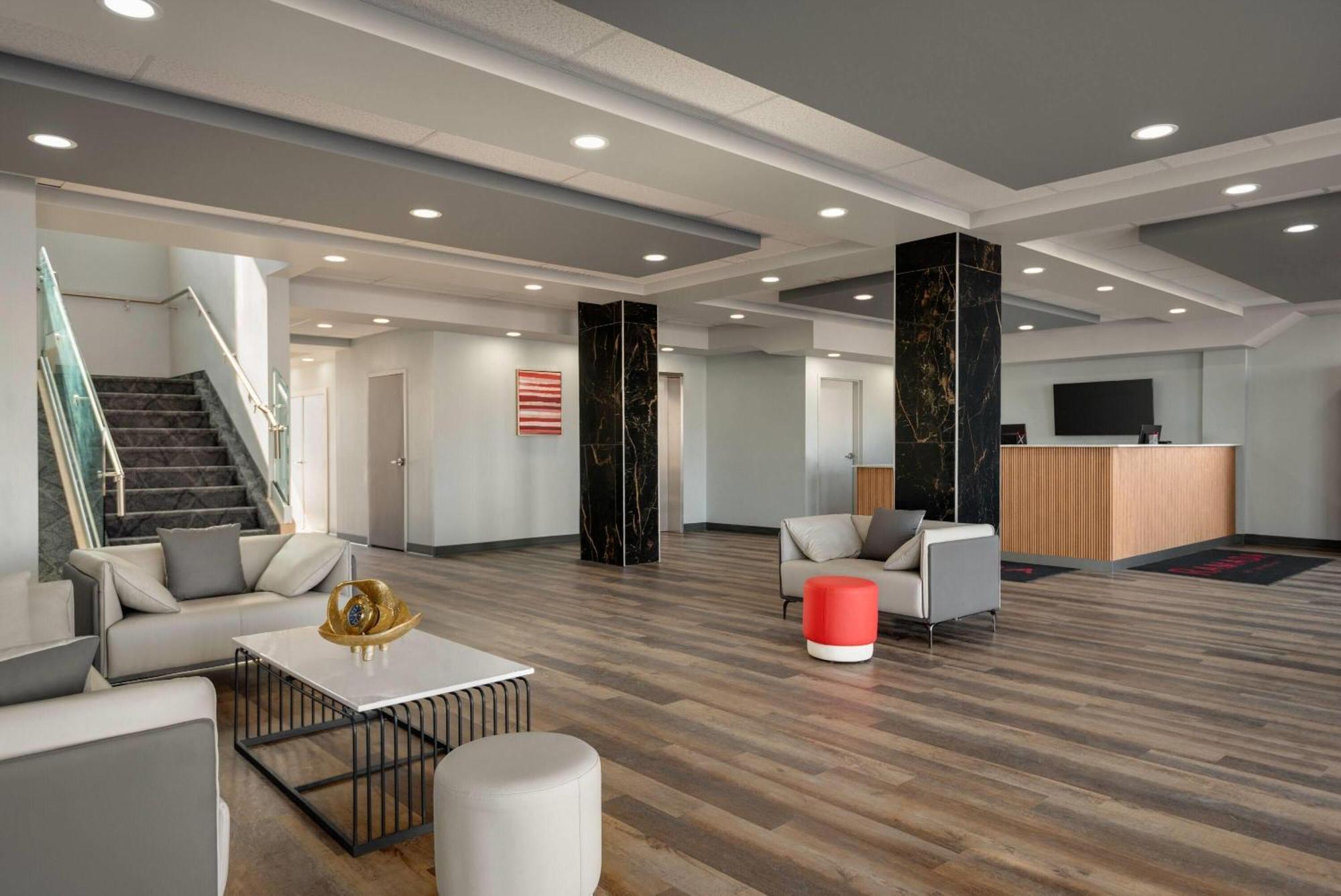 Ramada By Wyndham West Edmonton Hotel & Suites 外观 照片