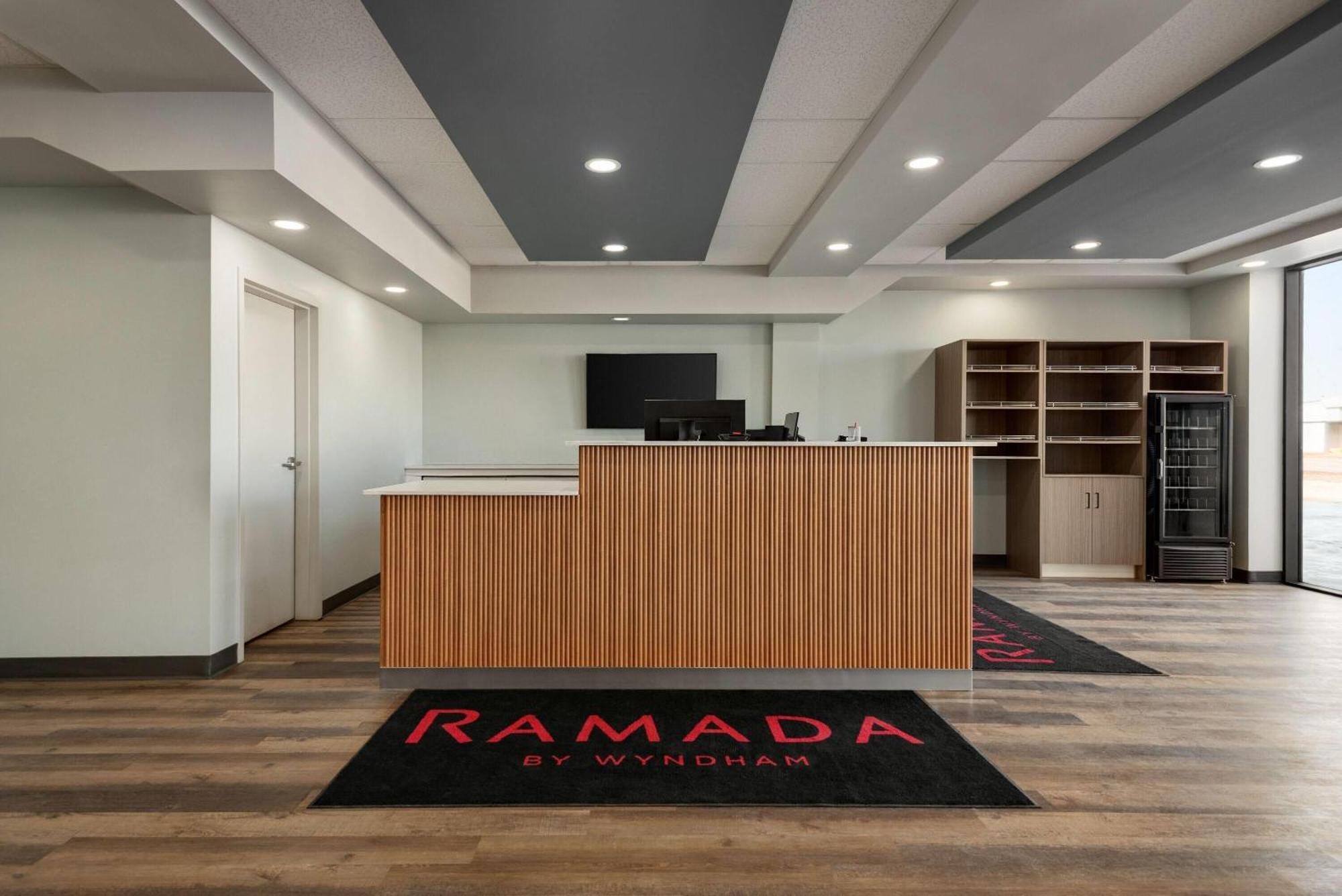 Ramada By Wyndham West Edmonton Hotel & Suites 外观 照片
