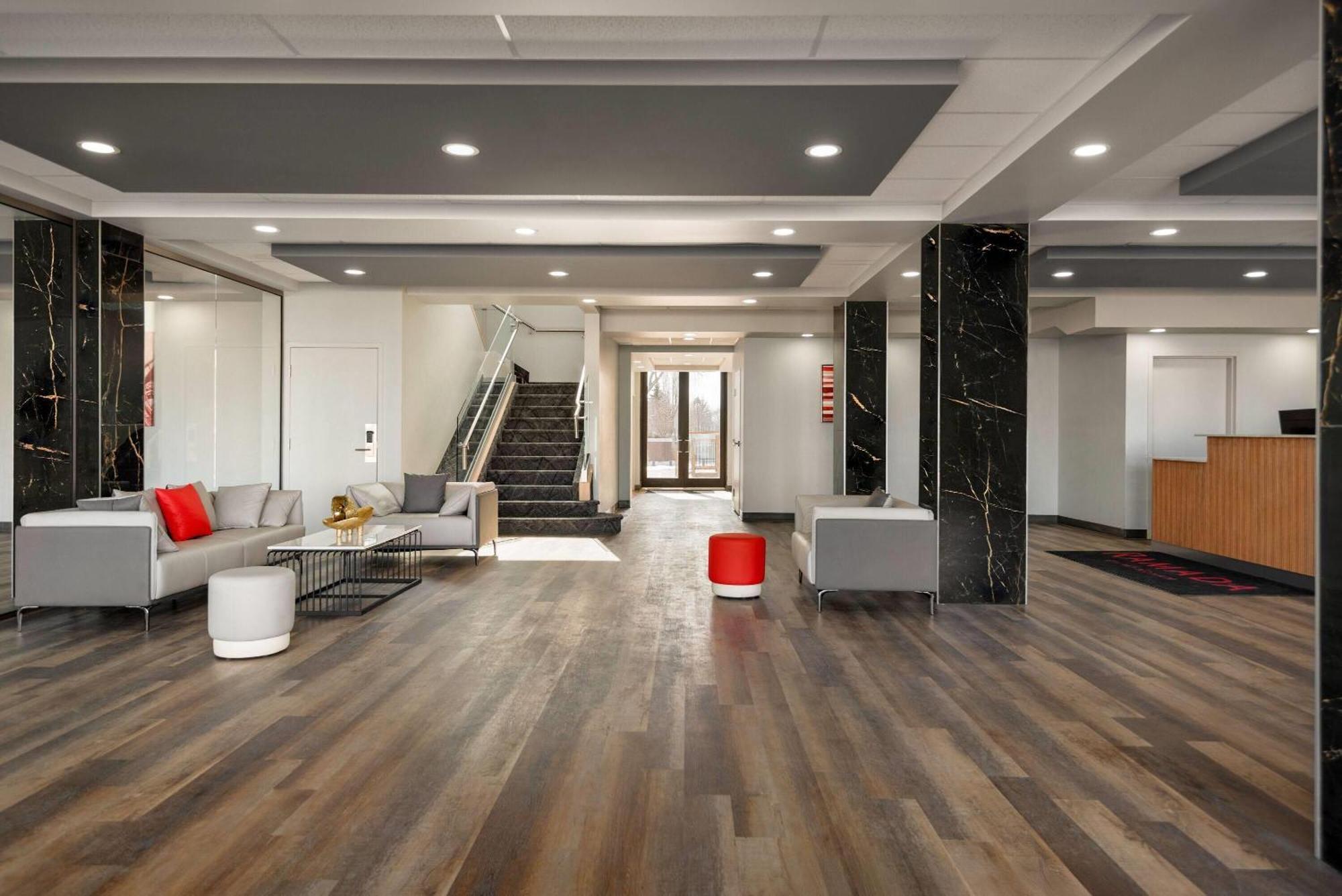 Ramada By Wyndham West Edmonton Hotel & Suites 外观 照片